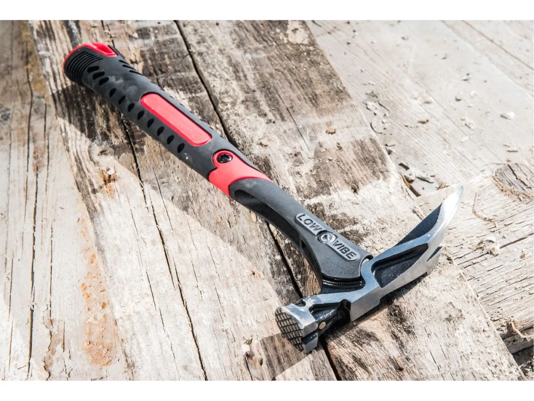 kladivo pokrývačské LOW-VIBE, 680g s magnetem b