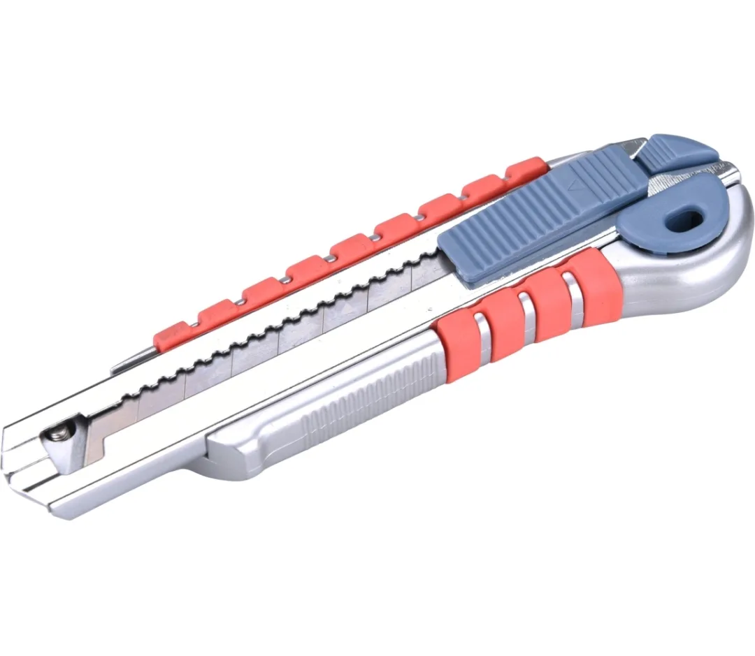nůž ulamovací s kovovou výstuhou a zásobníkem, 18mm Auto-lock nůž ulamovací s kovovou výstuhou a zásobníkem, 18mm Auto-lock