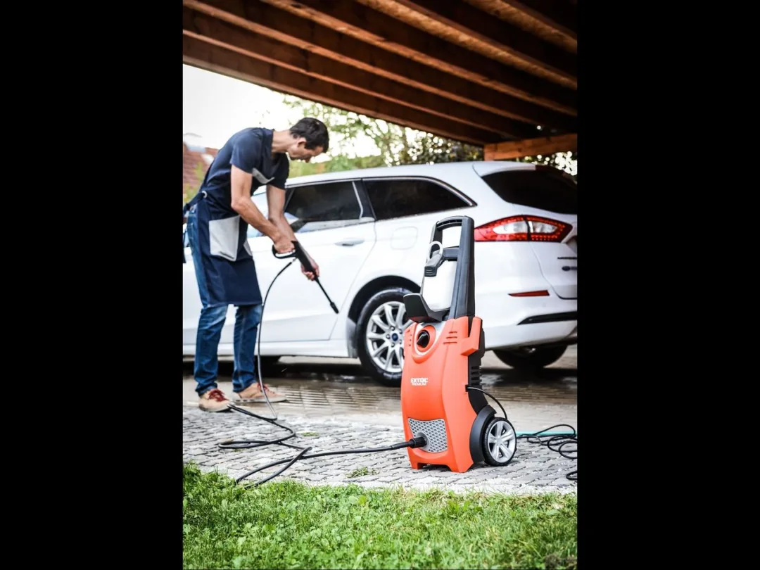 čistič vysokotlaký se samonasáváním vody a&nbsp;šamponováním, 1800W c