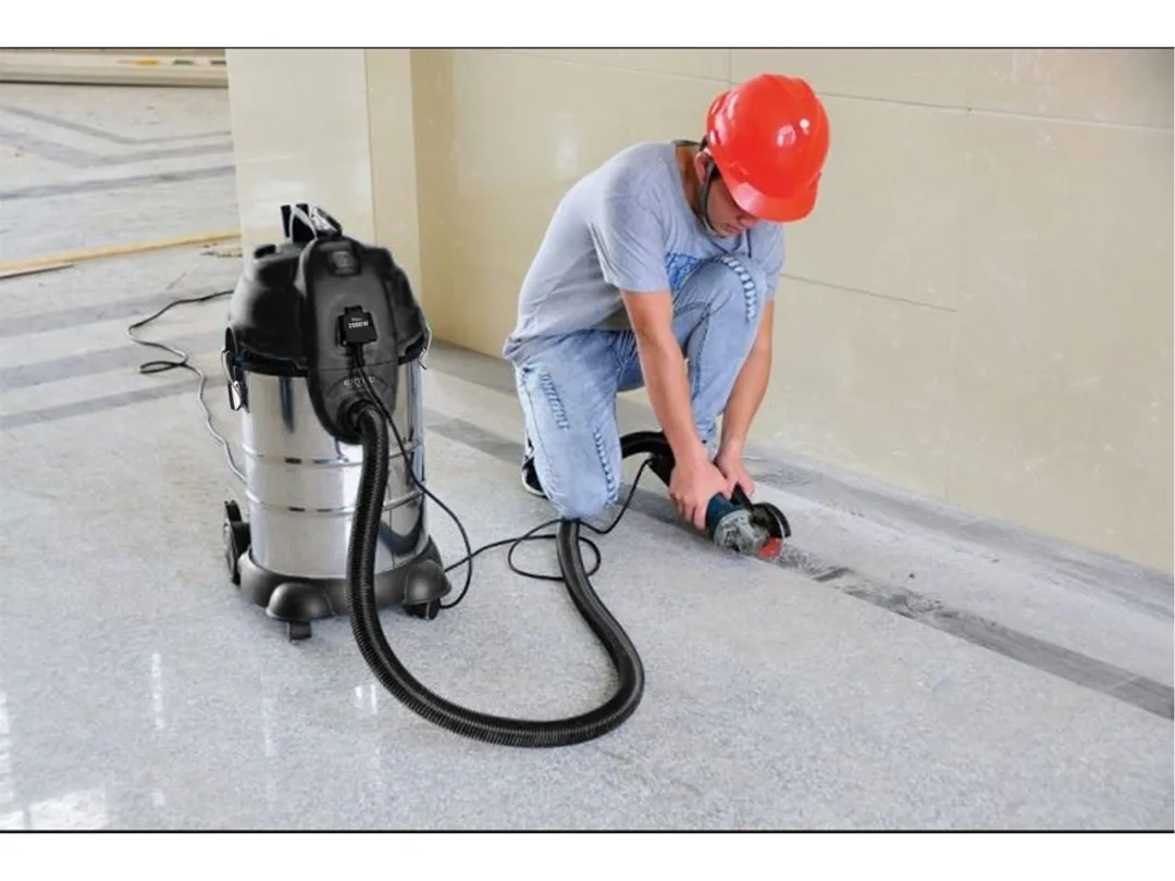 vysavač dílenský, multifunkční se zásuvkou a funkcí čištění filtru, 30l, 6m kabel, 3m hadice, 1400W f