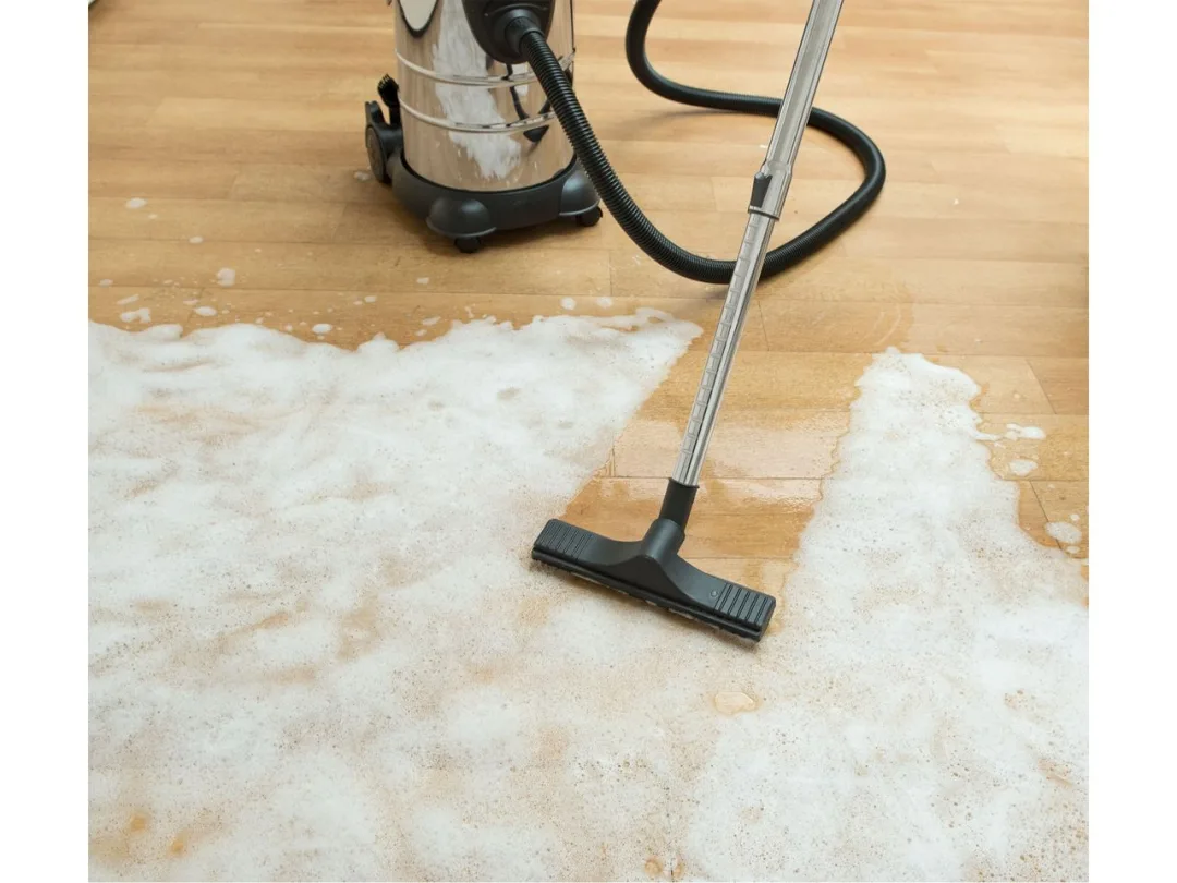 vysavač dílenský, multifunkční se zásuvkou a funkcí čištění filtru, 30l, 6m kabel, 3m hadice, 1400W g