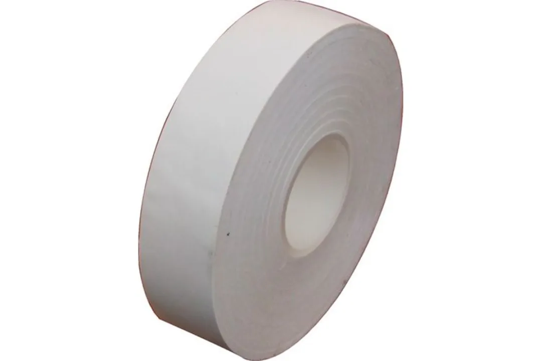 Páska izolační z&nbsp;PVC bílá 19mm x 33m a